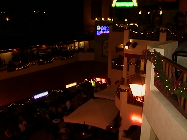 Utsikten fr&aring;n restaurangen &auml;r rakt ner i centrumet.